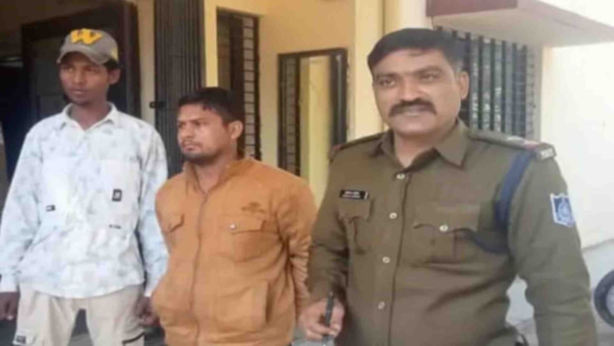 Two accused who stole jeep from police station in Ratlam and threatened shopkeepers arrested