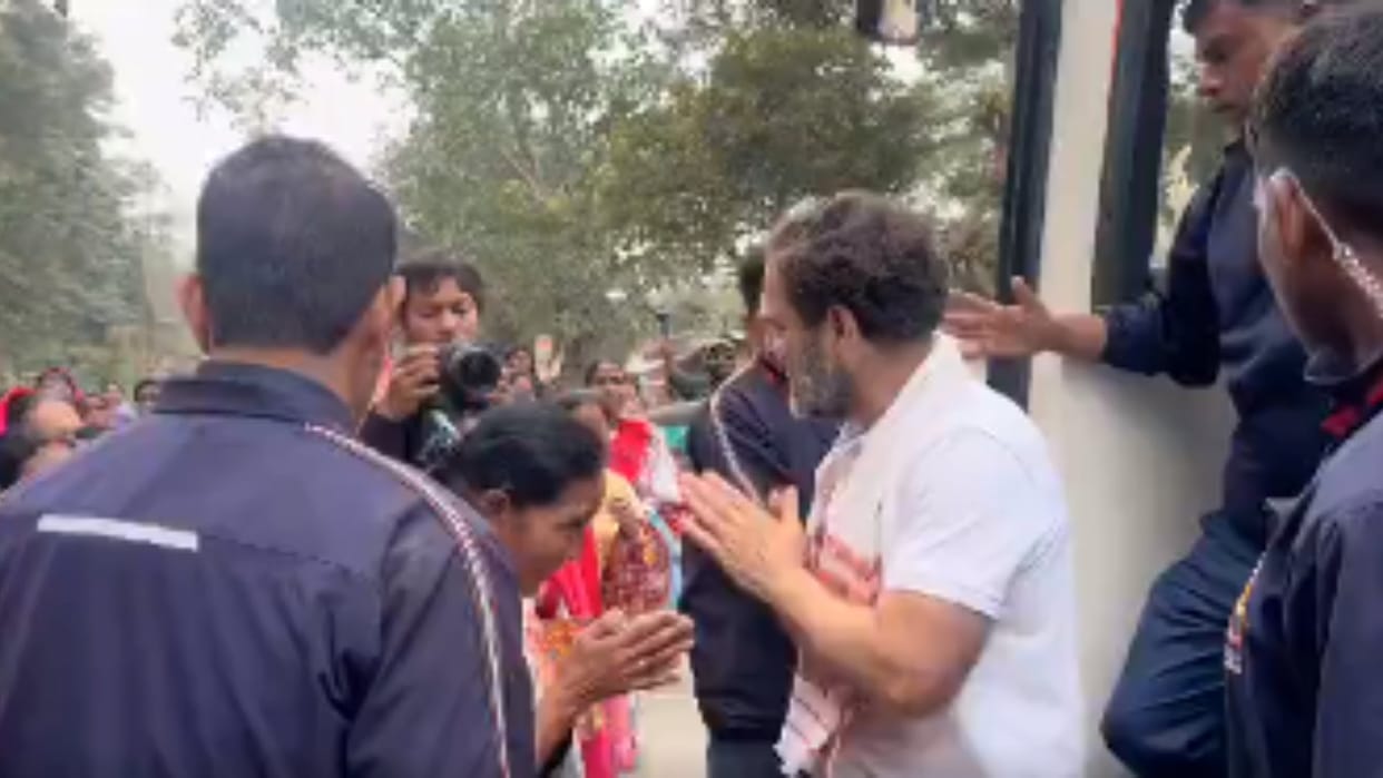 Women leave queue to collect forms to greet Rahul Gandhi in Assam video