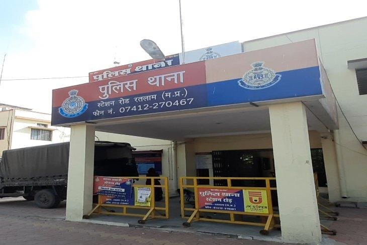 Ratlam: Four policemen suspended in case of theft and extortion of TI's car in Ratlam, DIG will investigate.