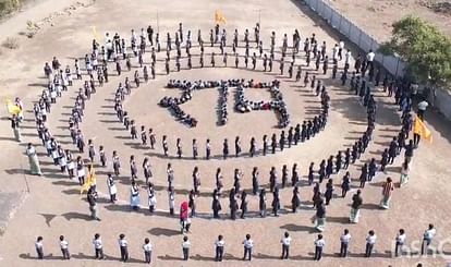 Ujjain: High school children in Makedon made a human chain in the name of Ram