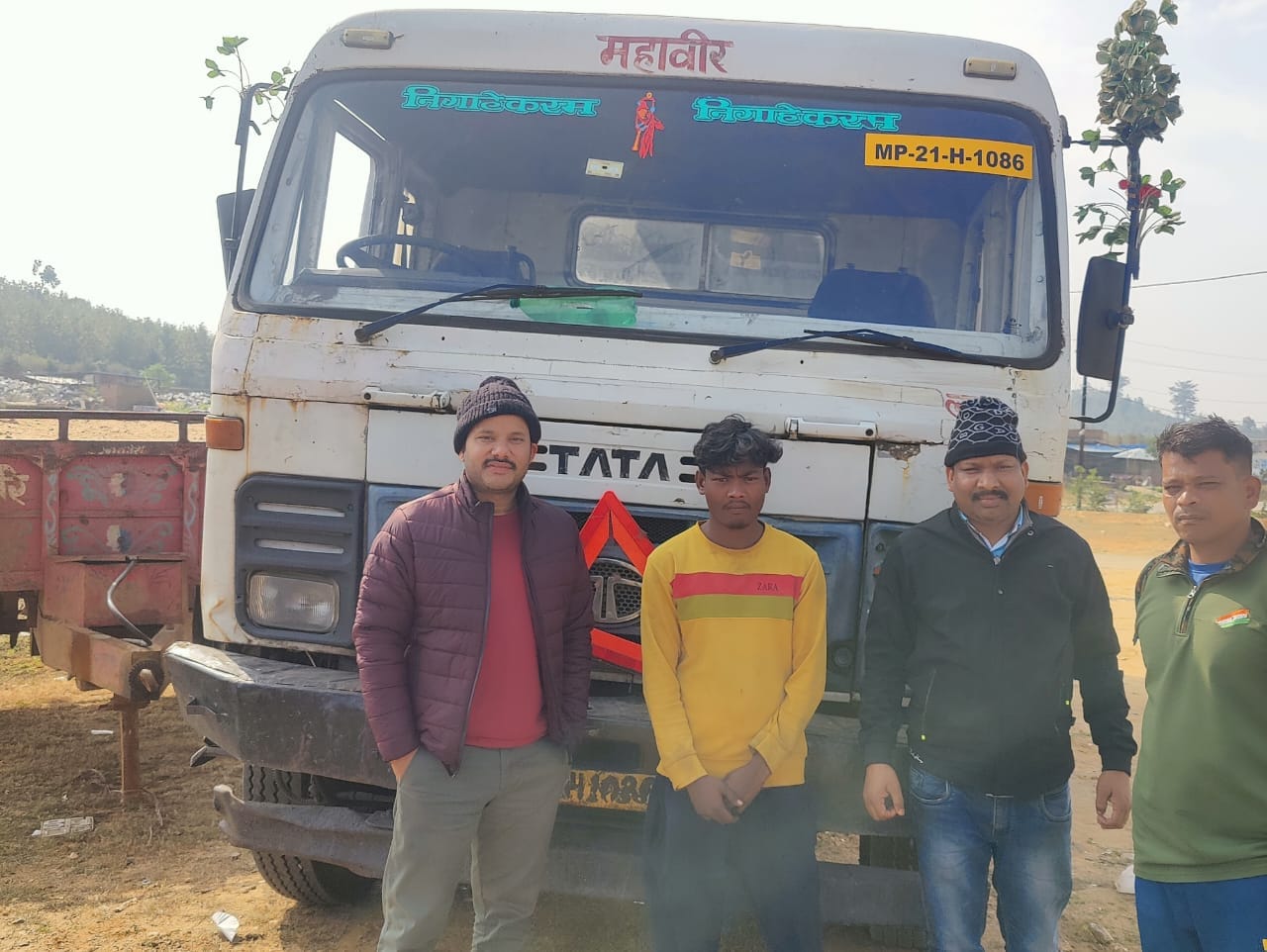 उमरिया में खनन में लिप्त डंपर जब्त किया गया।