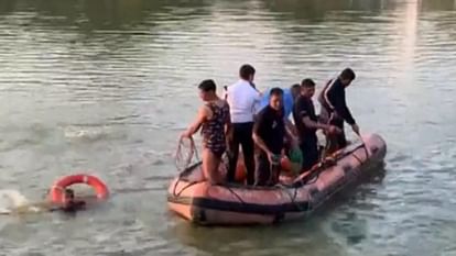 Boat carrying children capsized in Vadodara Harni Motnath lake, many children died know all updates