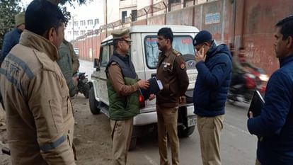 Ruthless murderer Eight to ten blows from neck to head such an incident of murder near Prem Mandir people shoc