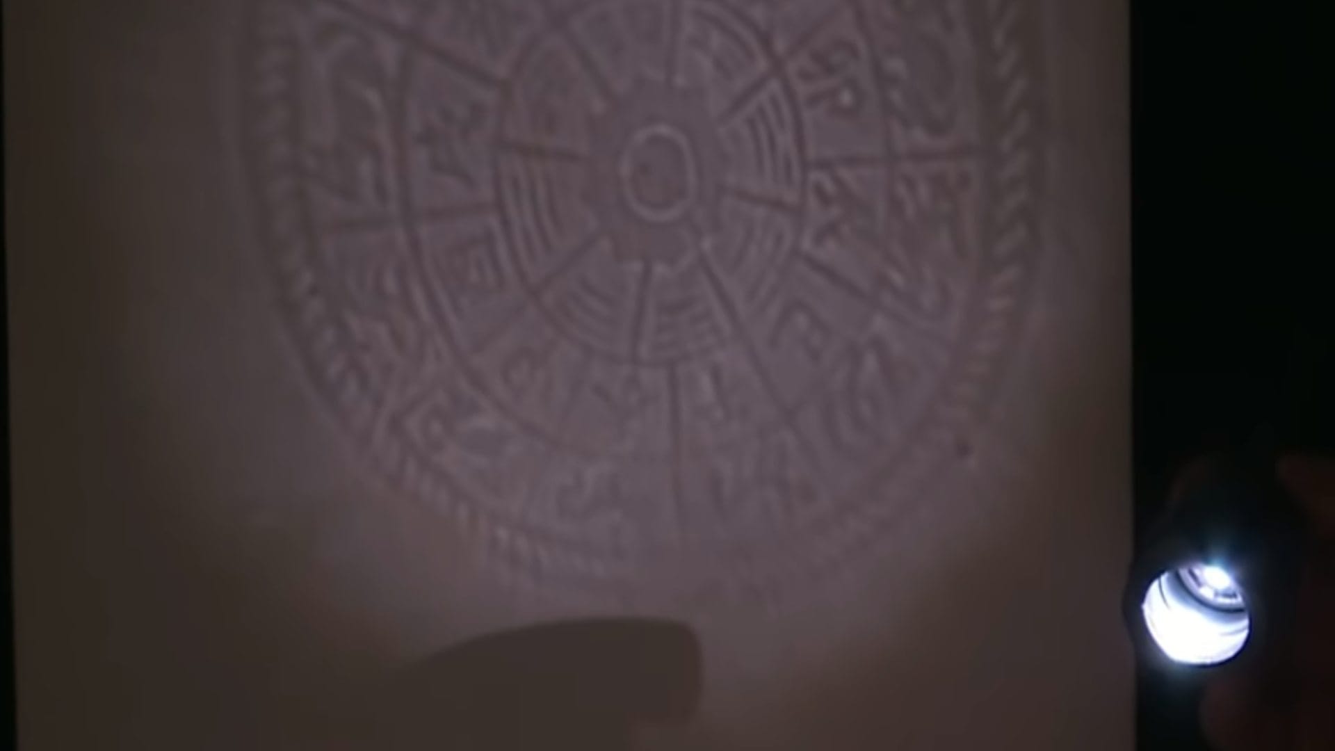 chinese magic mirrors What is the story of the Chinese mirror? What are the Chinese secret mirrors?