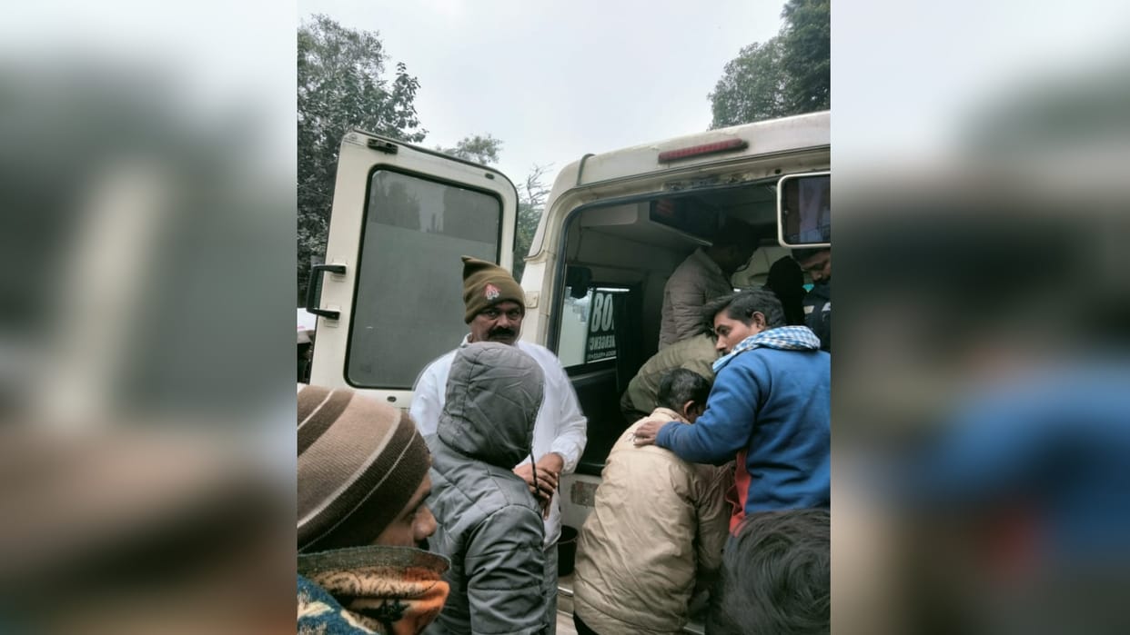 Youth jumped into Yamuna from new bridge, divers pulled him out