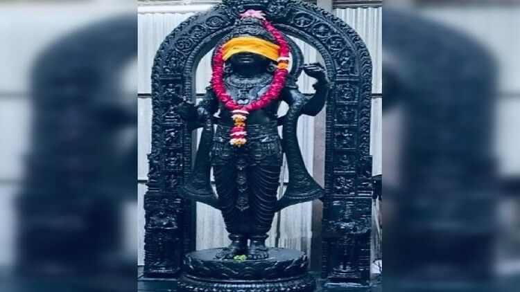 Ayodhya Ram Mandir Live: अरणी मंथन से यज्ञ की अग्नि प्रज्वलित करने के साथ पूजन शुरू, देखिए रामलला की नई तस्वीर