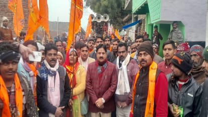 Aligarh News: अक्षत कलश यात्रा में हर ओर लगे जय श्री राम के नारे, देवी-देवताओं की झांकियों ने मनमोहा Slogans of Jai Shri Ram raised everywhere in Akshat Kalash Yatra