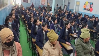 Amroha: Girl students do not need afraid anyone, SP said - Police ready for your safety