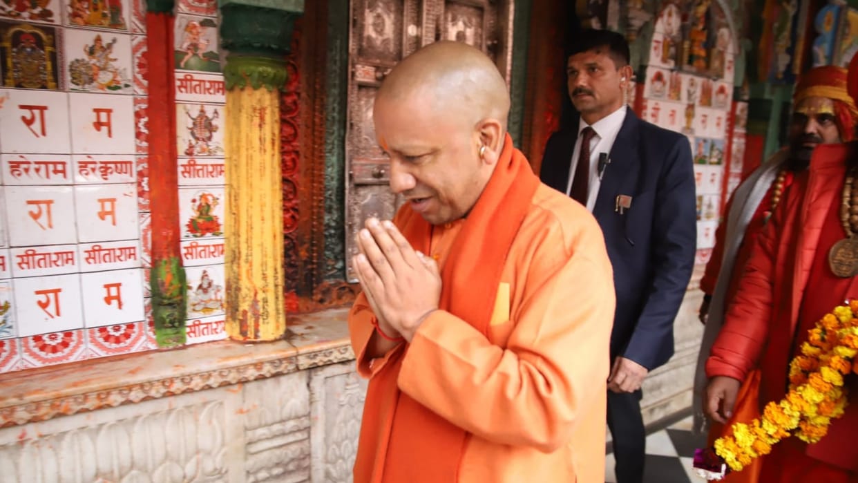 CM Yogi Adityanath takes part in 1008 Kundiya hanuman Yagya.