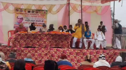 Ram Mandir : प्राण प्रतिष्ठा पर सवाल उठाते ही सही में खिसक गई पांव तले से जमीन; मंच पर पूर्व सांसद भी धड़ाम Bihar News : Stage Collapse during questioning ayodhya Ram Mandir pran pratistha, rjd ex MP fallen video virla