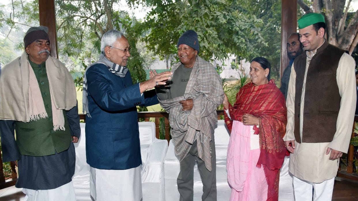 Bihar News : Tejashwi Yadav and Lalu Yadav meeting with Nitish Kumar at CM residence, lalu nitish meeting news