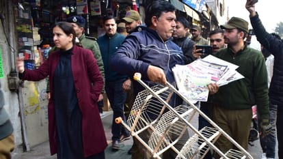 जम्मू: फुटपाथ पर कार्रवाई की सैर... ज्यूल चौक से तालाब तिल्लो तक चला अतिक्रमण मुक्त अभियान jammu city: Encroachment free campaign started from Jewel Chowk to Talab Tillo