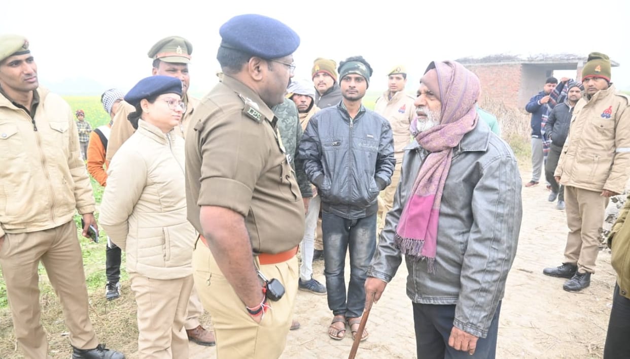 Kanpur Dehat, Dead body of a young man was found lying in the fields, the deceased used to sell chaat from a c