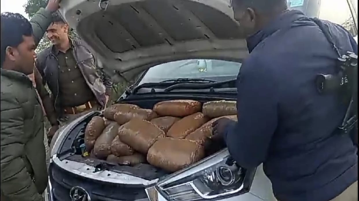 Two accused arrested with 51 kg ganja, the consignment was hidden in the bonnet of the car, a pistol and cash