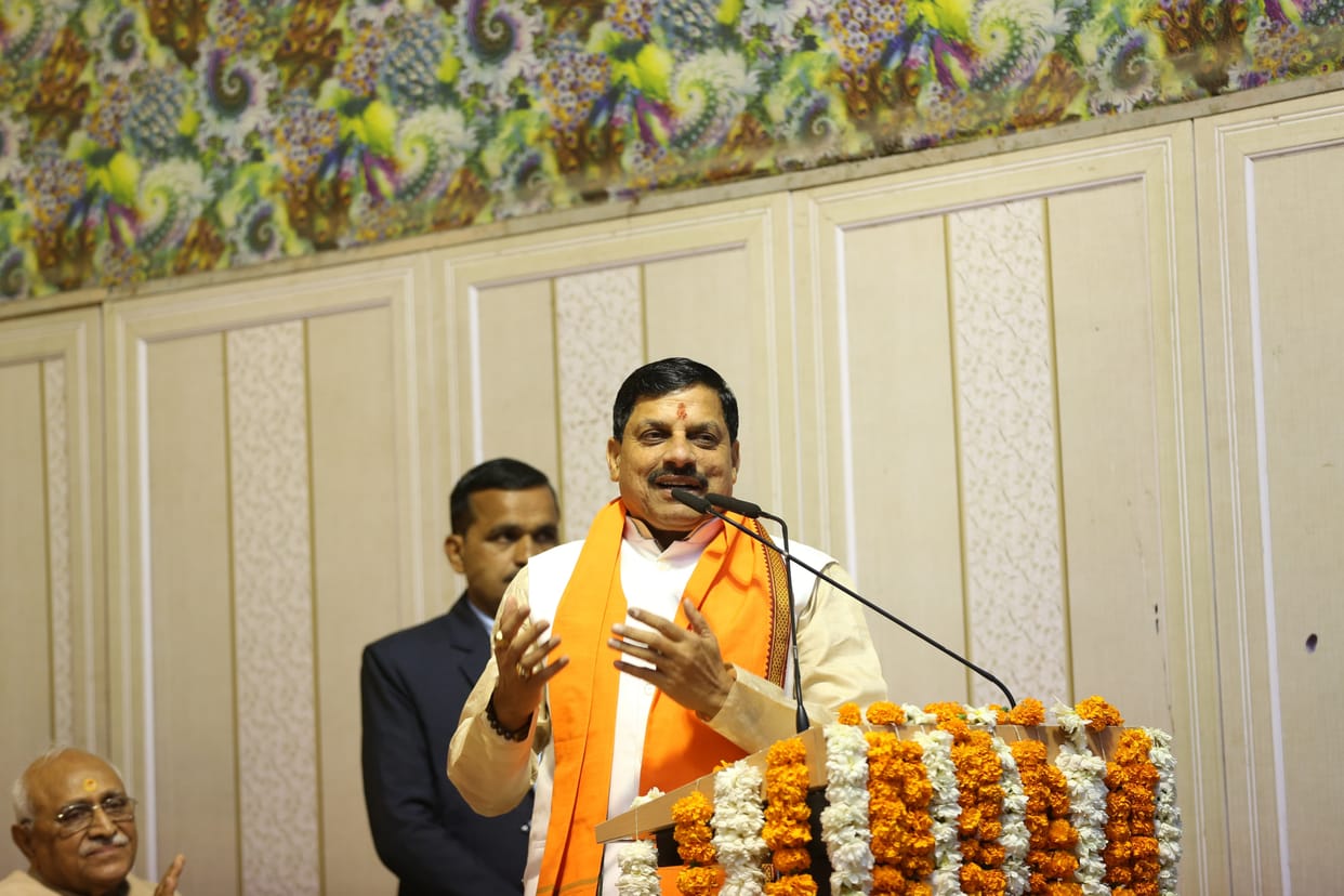 MP News: Chariots of 5 lakh laddus leave, CM Dr. Mohan Yadav attacks Congress, says - Who on earth would be so
