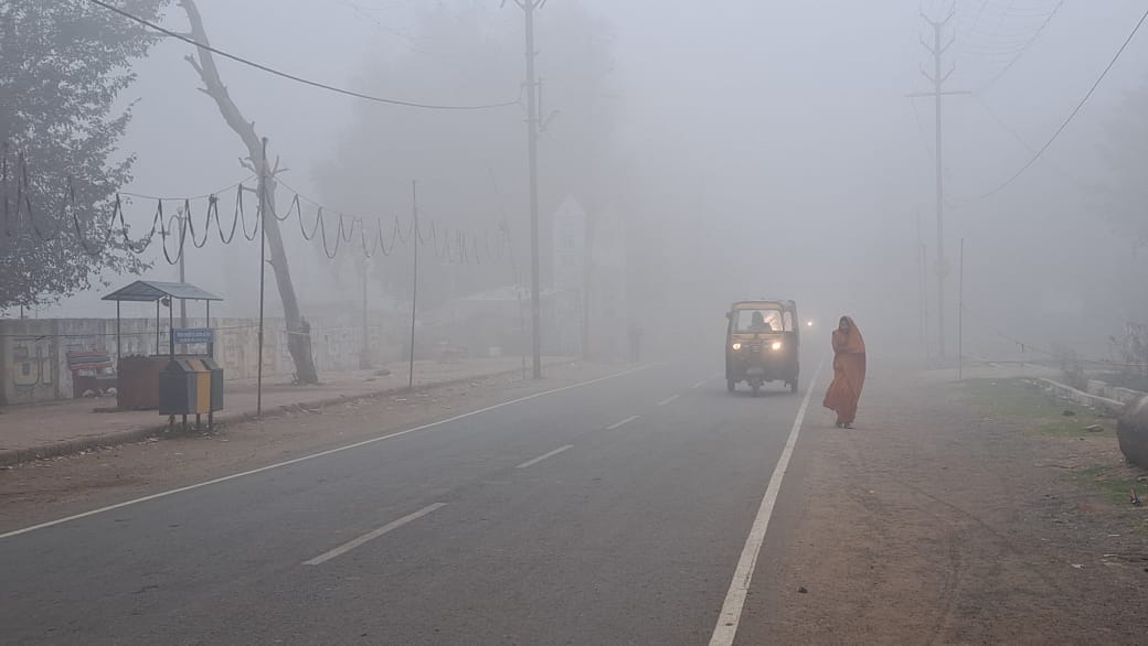 West UP Weather forcaste: Effect of snowfall on the mountains, cold wave brought chill in the north-west
