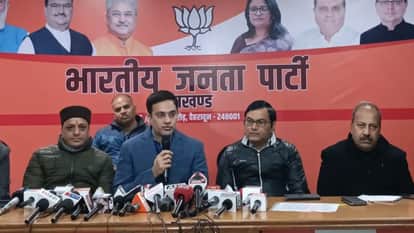 पत्रकार वार्ता करते मंत्री सौरभ बहुगुणा