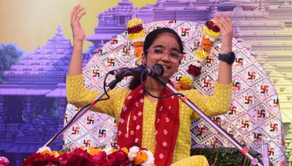 ram temple ayodhya: 14 year old Bhavika maheshwari Telling Ram katha from the stage
