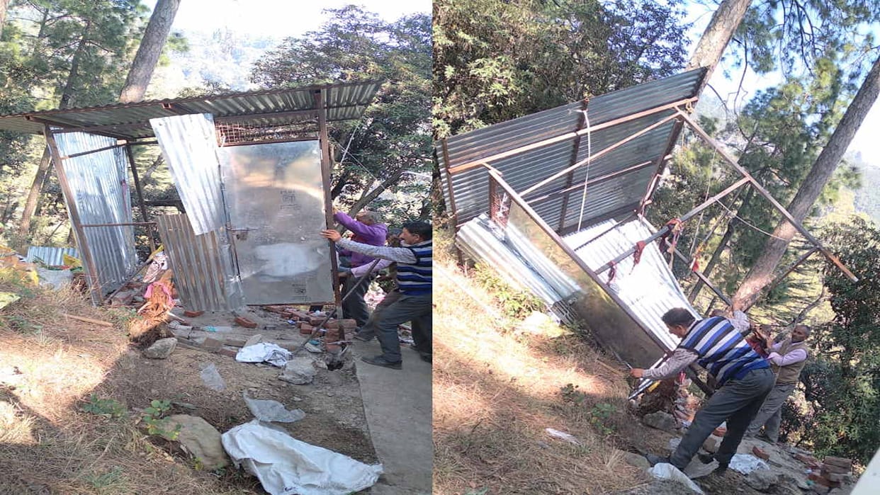 Municipal Corporation demolished illegal shed near Old Barrier in Baluganj