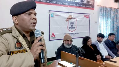 Amroha: Girl students do not need afraid anyone, SP said - Police ready for your safety