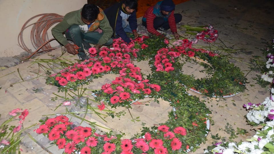 People are busy even at night to beautify the decorated Ramnagari.