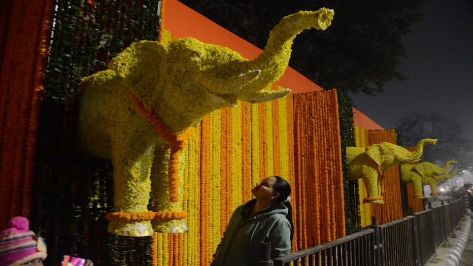 People are busy even at night to beautify the decorated Ramnagari.