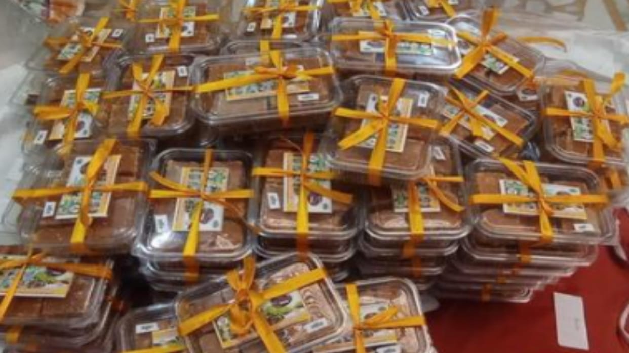 UP: MBA pass Amit left his job worth lakhs, Earning Rs 16 lakh annually by supplying organic jaggery