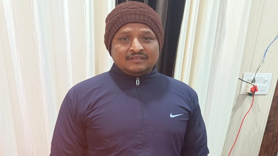 Capture of land worth crores and fake case pahalvan arrested with prize of ten thousand rupees