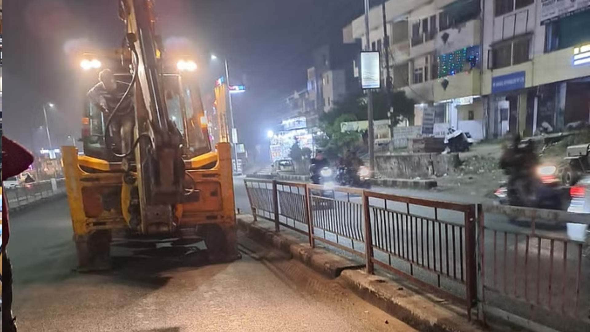 MP News: Work on demolition of BRTS corridor worth Rs 360 crore started, work on solar lights started