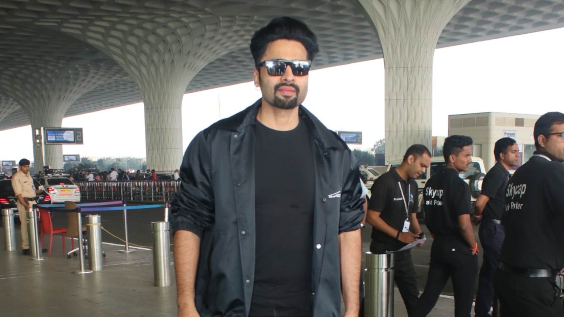 BADE MIYAN CHOTE MIYAN CHOREOGRAPHER BOSCO Tiger Shroff Alaya f JACKKY BHAGNANI LEAVING FOR JORDAN FOR ONE OF