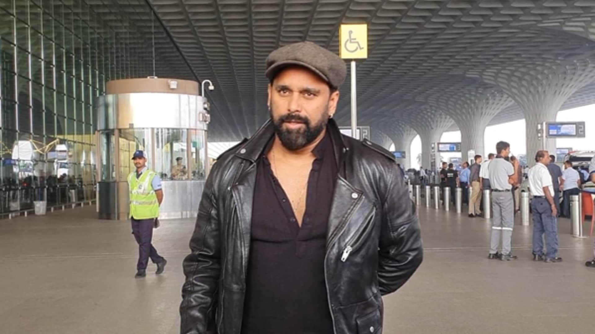 BADE MIYAN CHOTE MIYAN CHOREOGRAPHER BOSCO Tiger Shroff Alaya f JACKKY BHAGNANI LEAVING FOR JORDAN FOR ONE OF