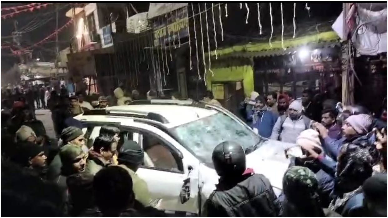 Bihar News : Accident Today in Darbhanga, Car crushed five people, many serious, darbhanga police lathicharge