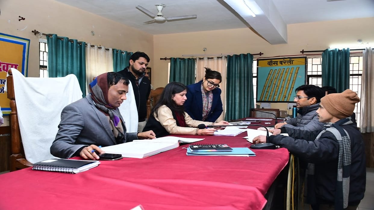 Commissioner Soumya Aggarwal inspected presence of officers exposed in Bareilly