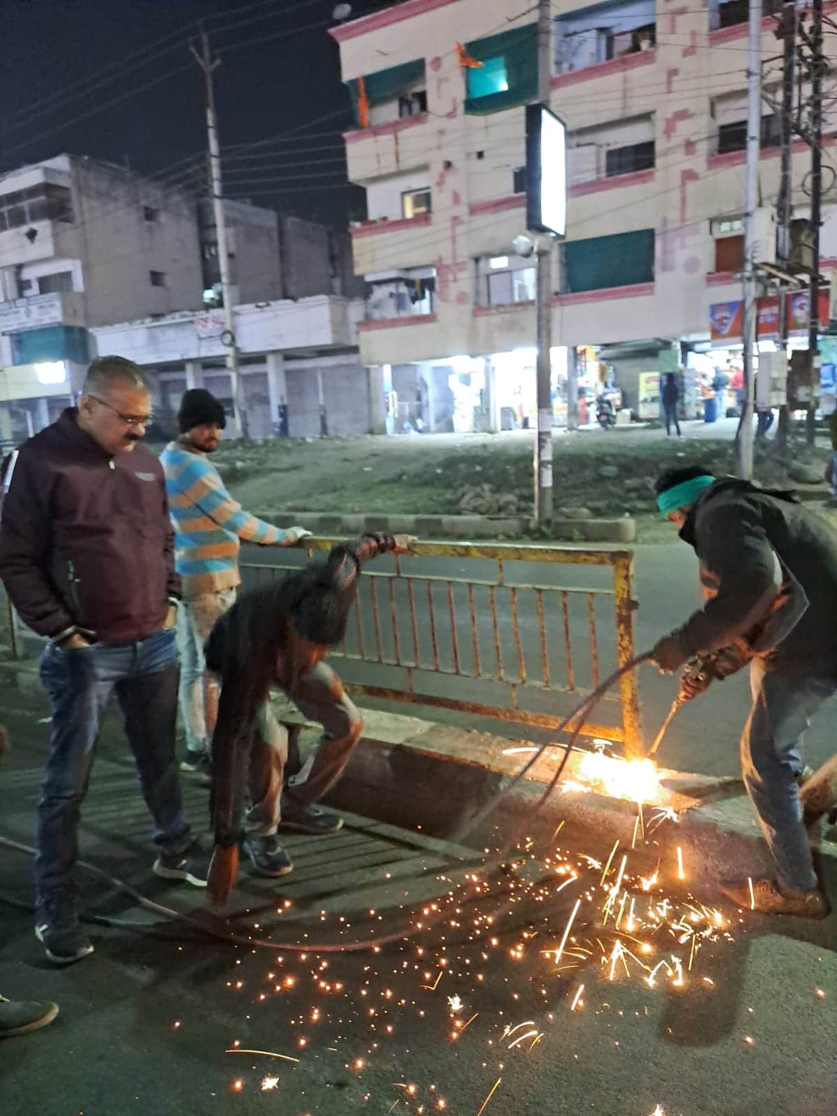 MP News: Work on demolition of BRTS corridor worth Rs 360 crore started, work on solar lights started