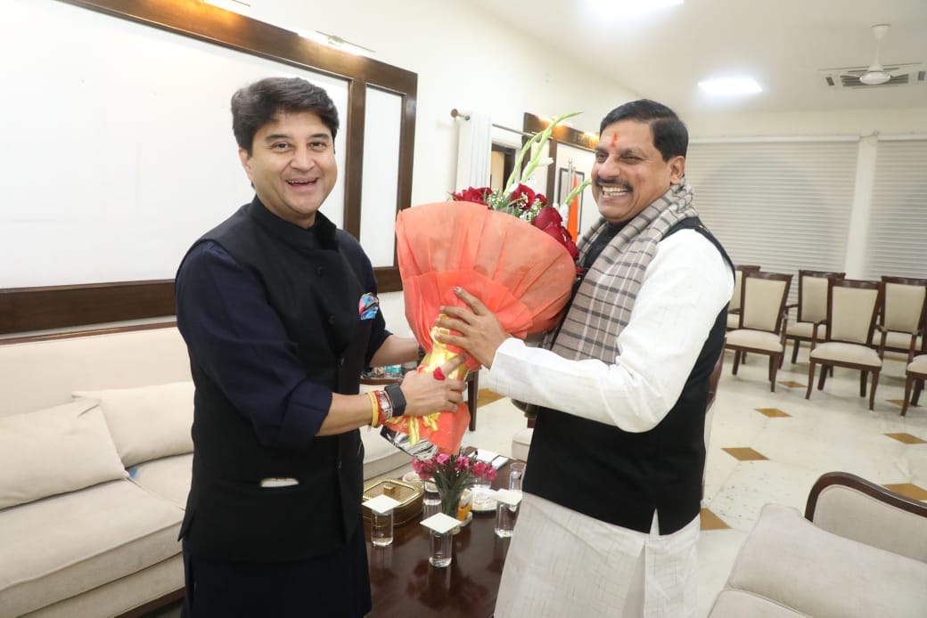 MP News: Union Minister Scindia met CM Mohan Yadav, discussed issues related to the development of the state.