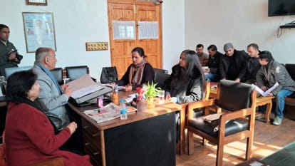 Shimla News: शिमला शहर में लगेंगी 700 नई स्ट्रीट लाइटें, कंपनी का टेंडर रदद 700 new street lights will be installed in Shimla, decision taken in the meeting