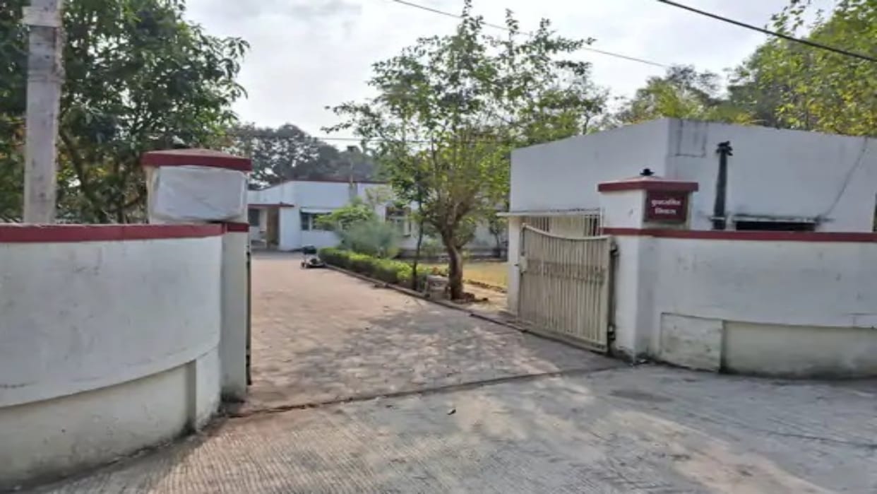 Ujjain News Registrar bungalow is being converted into Chief Minister residence