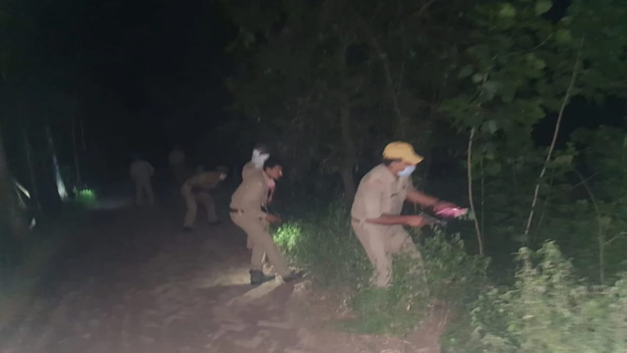 Saharanpur police has arrested a gokash and hashish smuggler with a pistol