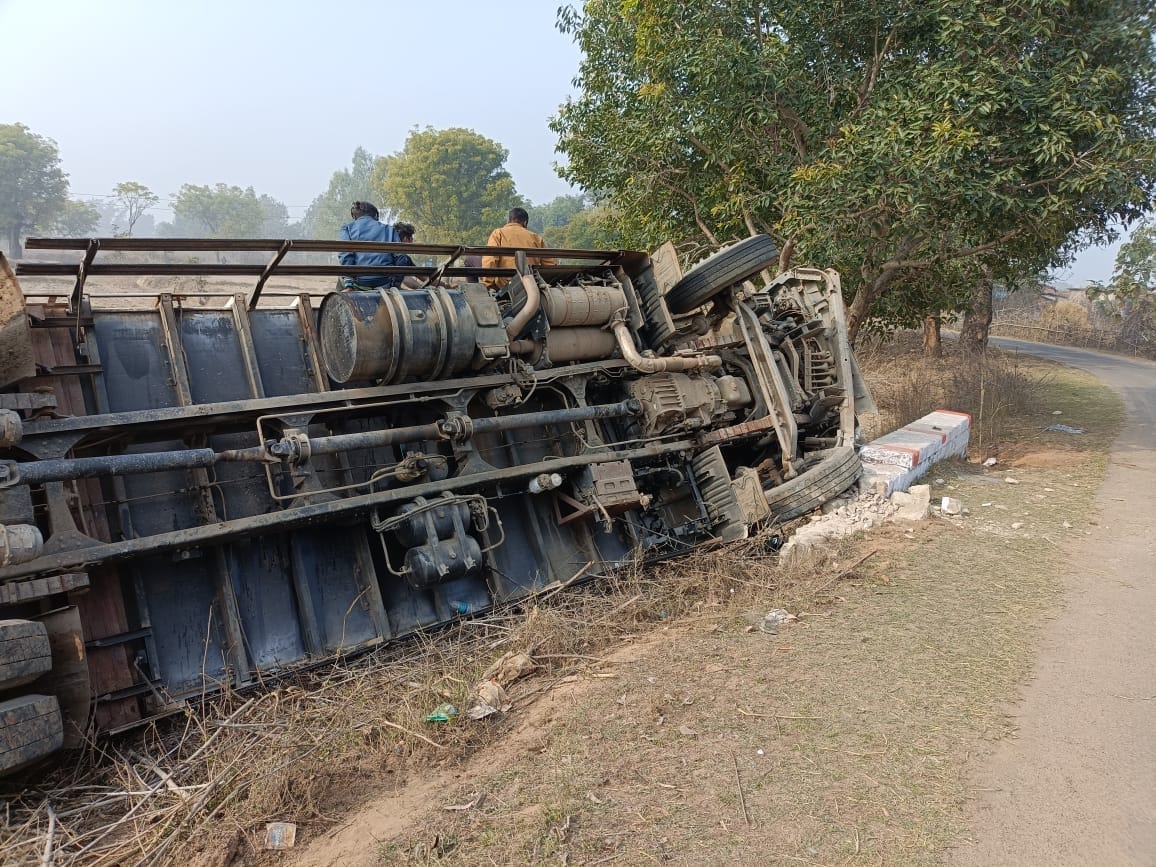 Rampant Cow Trafficking In Shahdol, Truck Overturns, One Bovine killed
