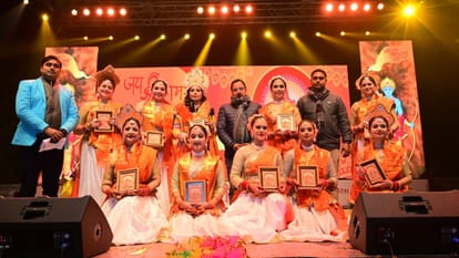 Dancer Ranjana Naib and her colleagues performed in classical dance Kathak organized in Ayodhya