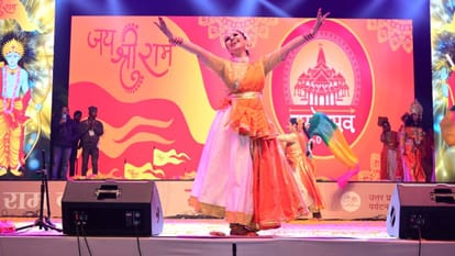 Dancer Ranjana Naib and her colleagues performed in classical dance Kathak organized in Ayodhya