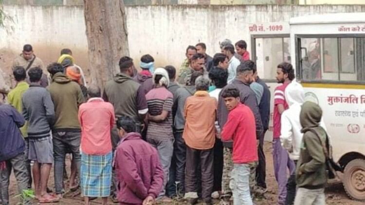 Kabirdham: धारदार हथियार से गला रेतकर अधेड़ की हत्या, गोशाला में चरवाहा का करता था काम