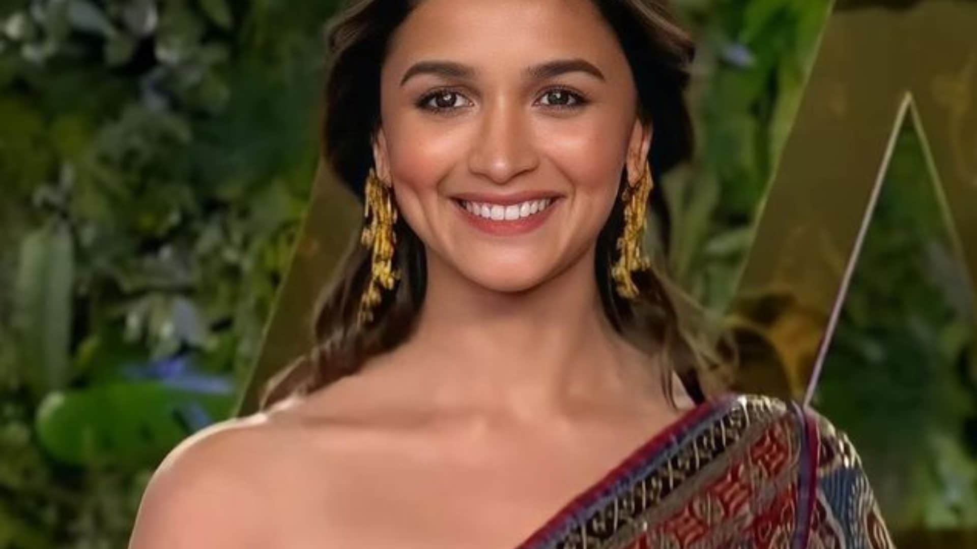 Jigra Fame Alia Bhatt Receives Award At Saudi Arabia Event talks about how she obsessed with Movies