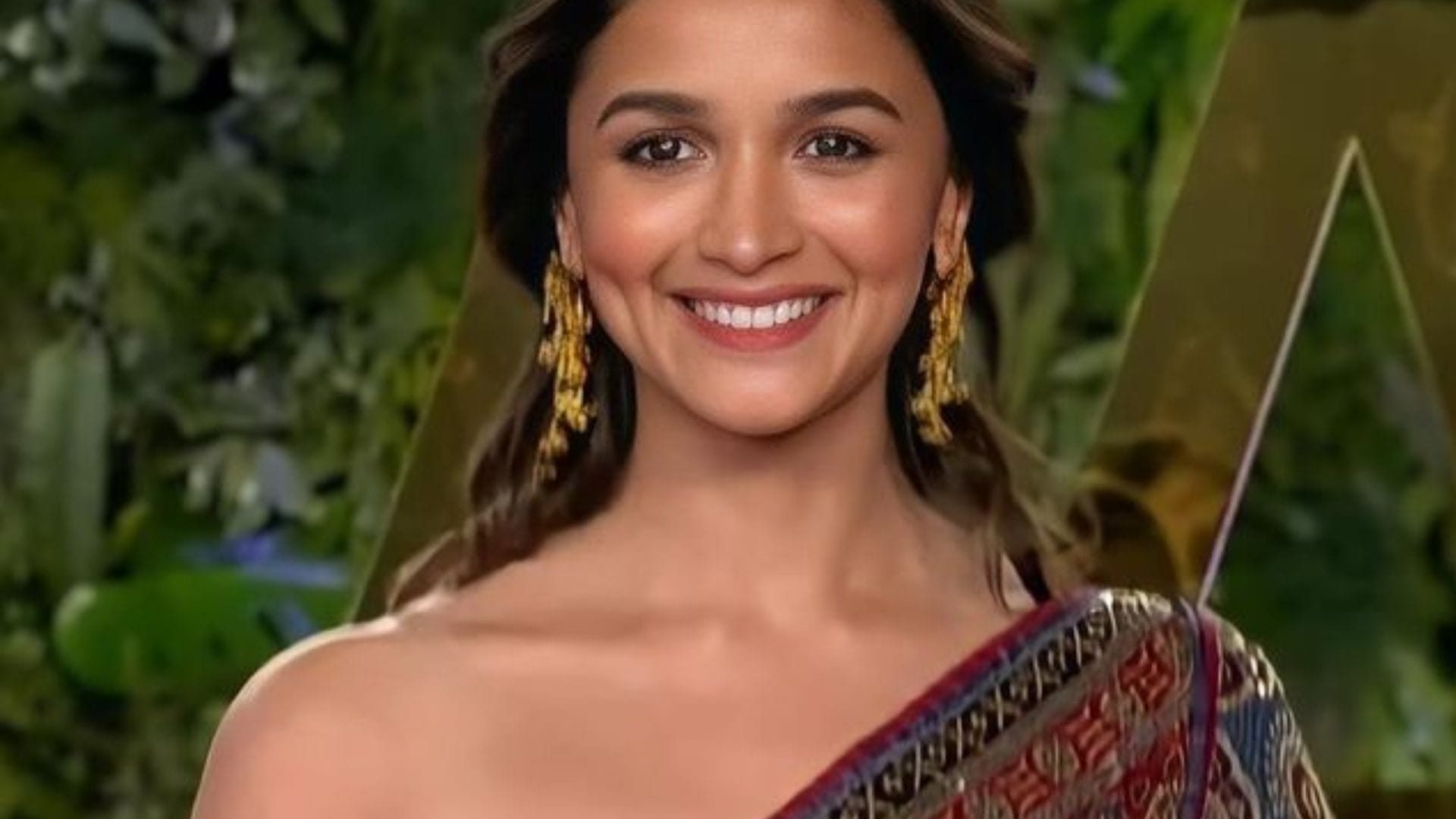 Jigra Fame Alia Bhatt Receives Award At Saudi Arabia Event talks about how she obsessed with Movies