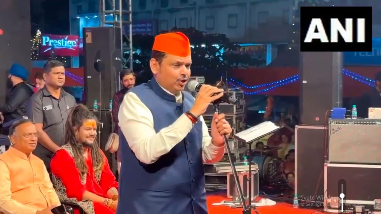 maharashtra deputy cm devendra fadnavis sang ram janmabhoomi movement song in nagpur video