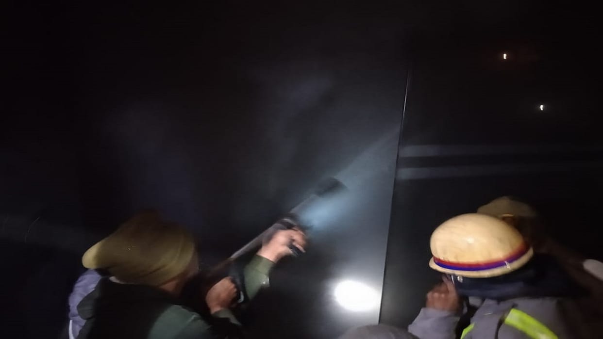 Fire break out in jewellery showroom due to short circuit in Shahjahanpur