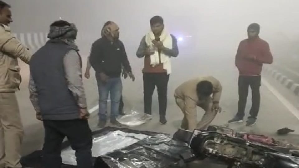 up roadways bus hits bike from behind in Kannauj two men and woman killed