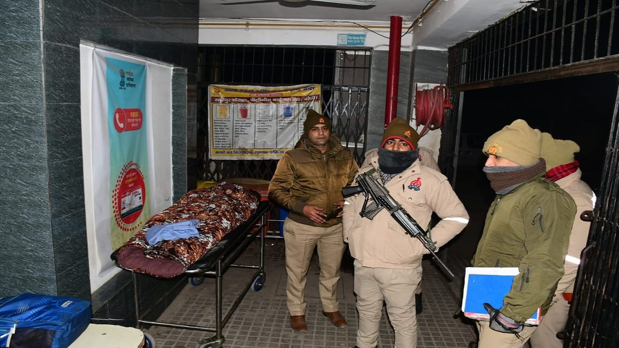 woman dead body found on bed her husband unconscious in the house in beilly