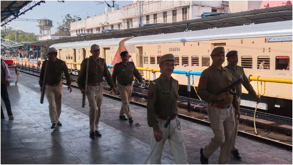Railway Police alert on Ram Mandir Pran Pratistha and Republic Day security increased Abu Road Railway Station