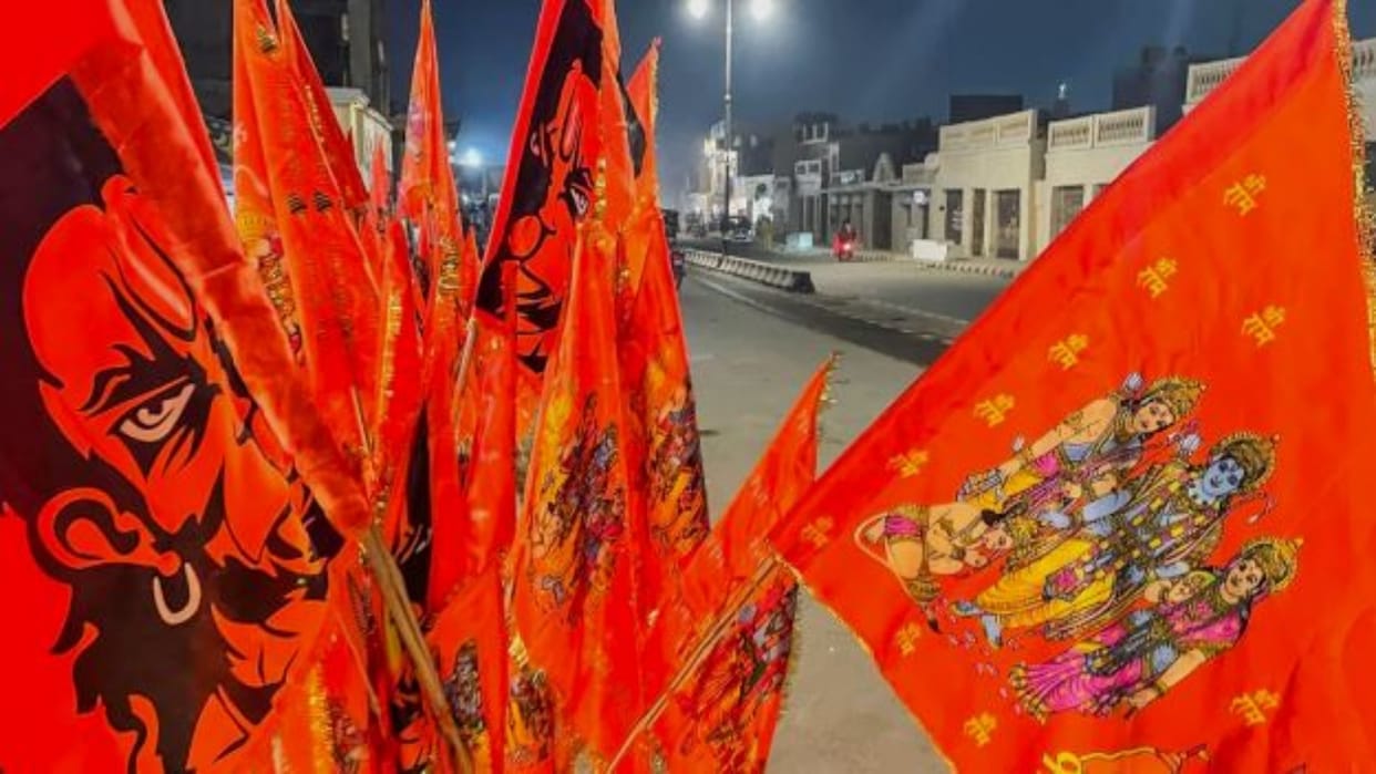 Ram Mandir: Tension arose over putting saffron flags on the pillars, police took immediate action and arrested